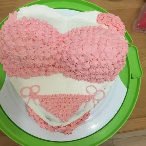 鱼头果果做的比基尼蛋糕