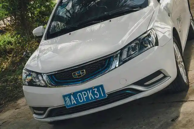 虽然我和这台帝豪ev253相处了一天时间,一路下来,我对于帝豪ev253最大