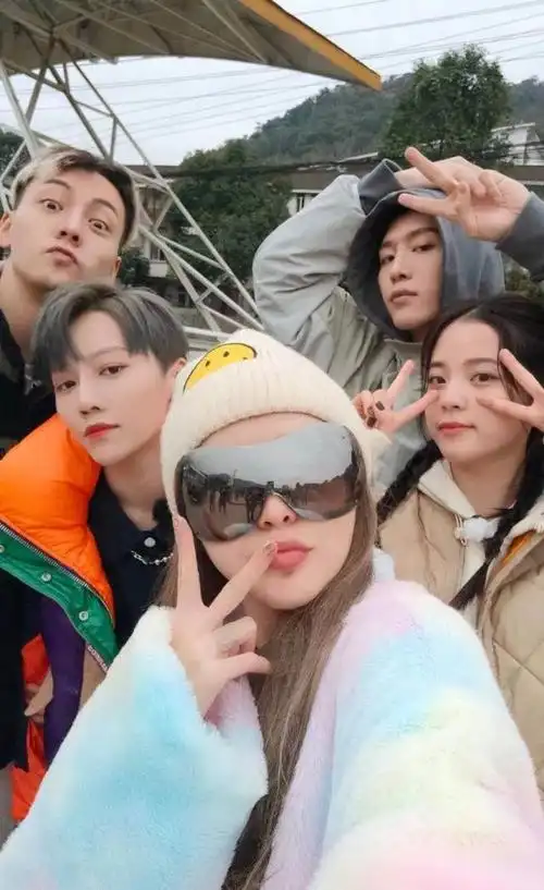 范丞丞欧阳娜娜分手原因曝光感情不要轻易去试试试就逝世