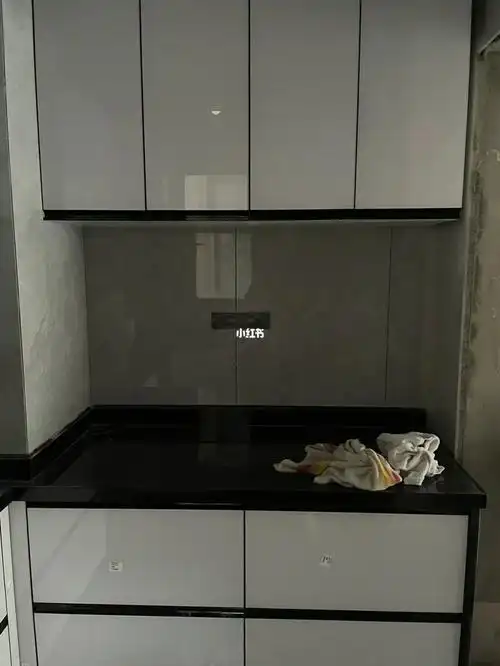 黑金沙台面配色柜门