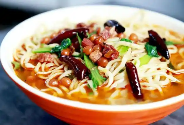 安徽牛肉板面为啥火遍石家庄?吃过后才明白,背后的原因让人无奈