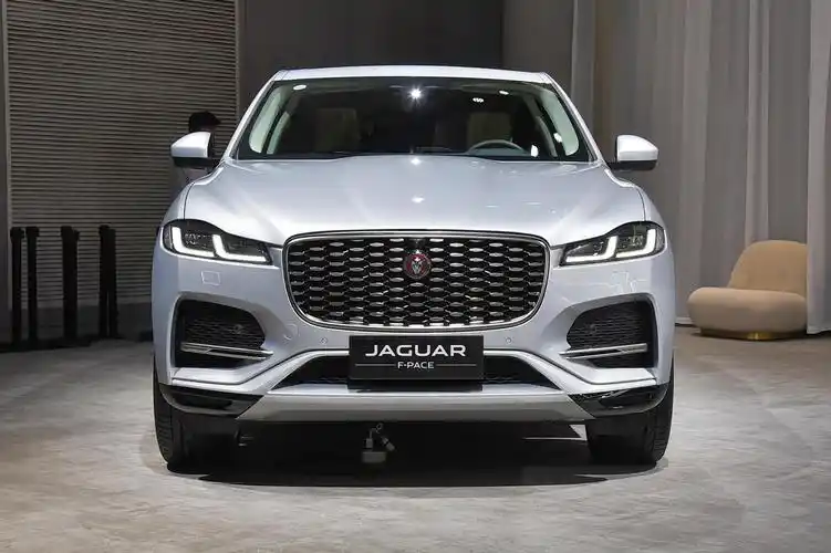 实拍捷豹f-pace:搭2.0t 全时四驱!比宝马x3更值的冷门精品?