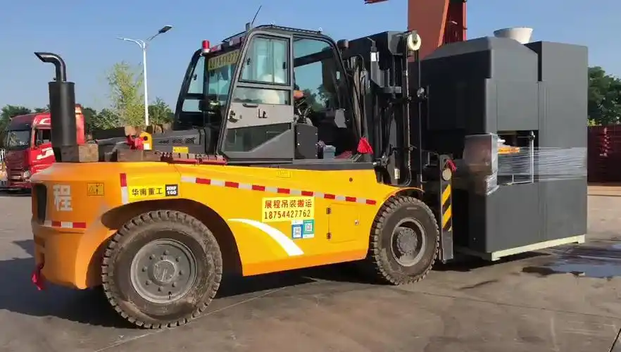 重型叉车作业视频12吨叉车运输搬运作业现场