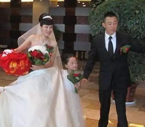 事实证明,目睹前夫侯勇"梅开三度"的潘雨辰,才是人间清醒