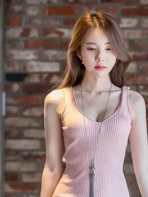 紧身裙秀纤细小蛮腰,展现不一样的美|裙装|高跟鞋|女神范|身材比例