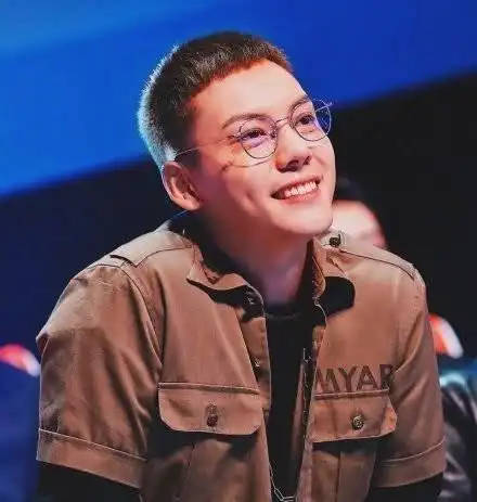 继罗志祥剪寸头之后,陈伟霆也剪了短发,新造型人气超高帅气十足