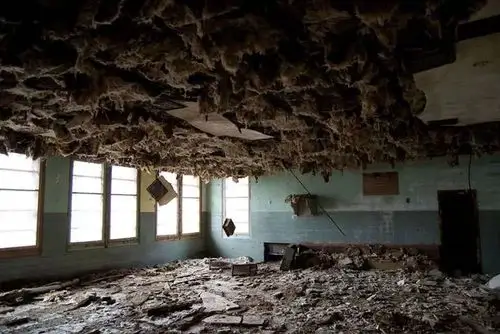 全球恐怖废墟实地探险,惊现诡异的充气娃娃?