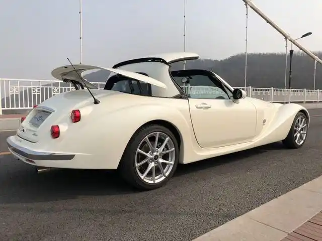 四门硬顶敞篷跑车 宝马四门硬顶敞篷跑车插图1