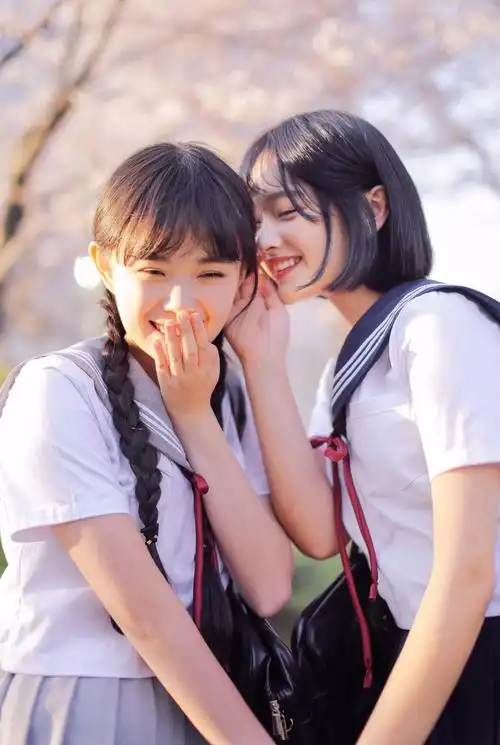 闺蜜情谊大过天!以后合照都该这么拍!