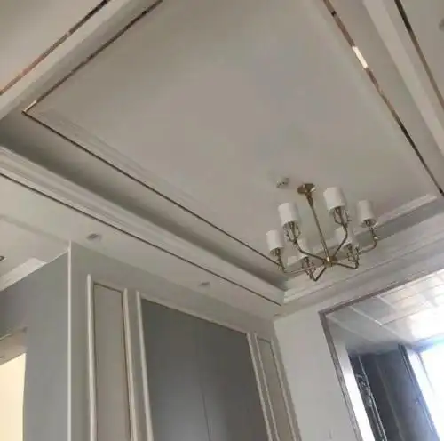 我家吊顶想装高级点师傅非说镶个边就好看别说装完还真带劲