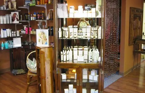 化妆品店面产品展示柜装修效果图集