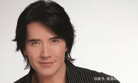 1960年出生于中国台湾,毕业于斯坦福大学戏剧系,美籍华裔男歌手,演