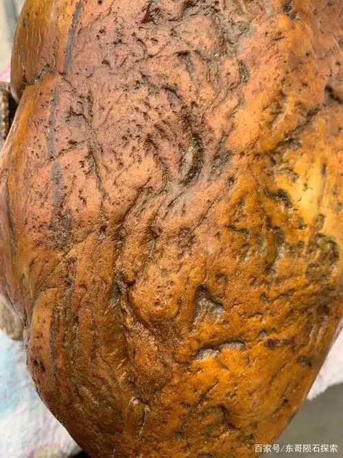 中国的"黄金玻璃陨石"