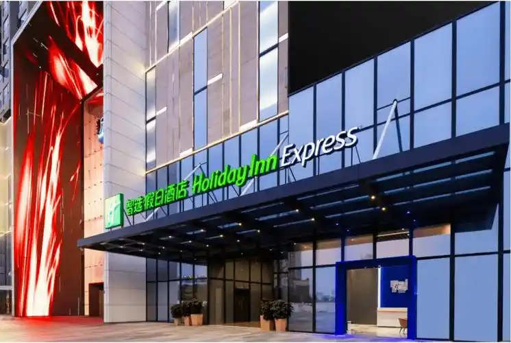 和万豪,希尔顿等集团不同在于,洲际是最早在华使用特许的国际酒店集团