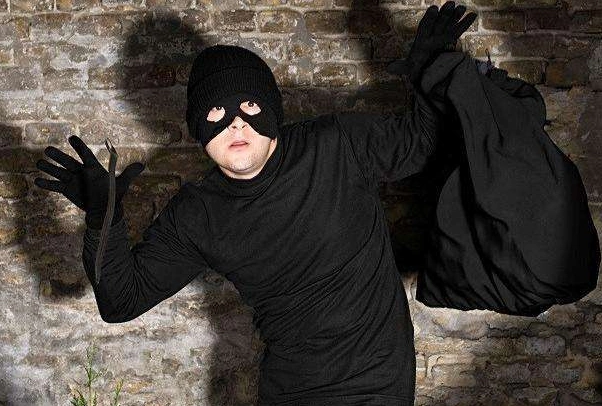 美国最牛劫匪,抢劫50多家银行没被抓住,却因一群小孩被制裁