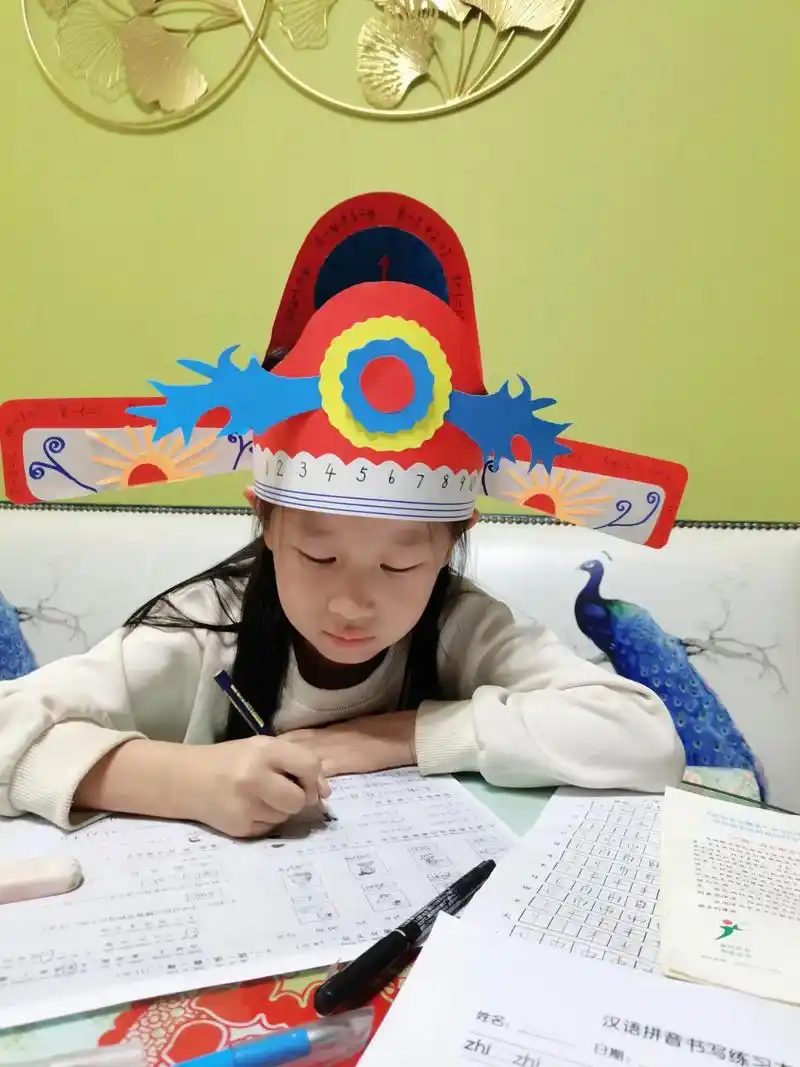 手工状元帽.过程有点难,成品很惊艳!数学元素的状元帽!赞91 - 抖音