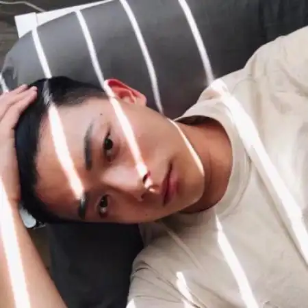 成熟稳重的高清男生头像认清自己认清现实