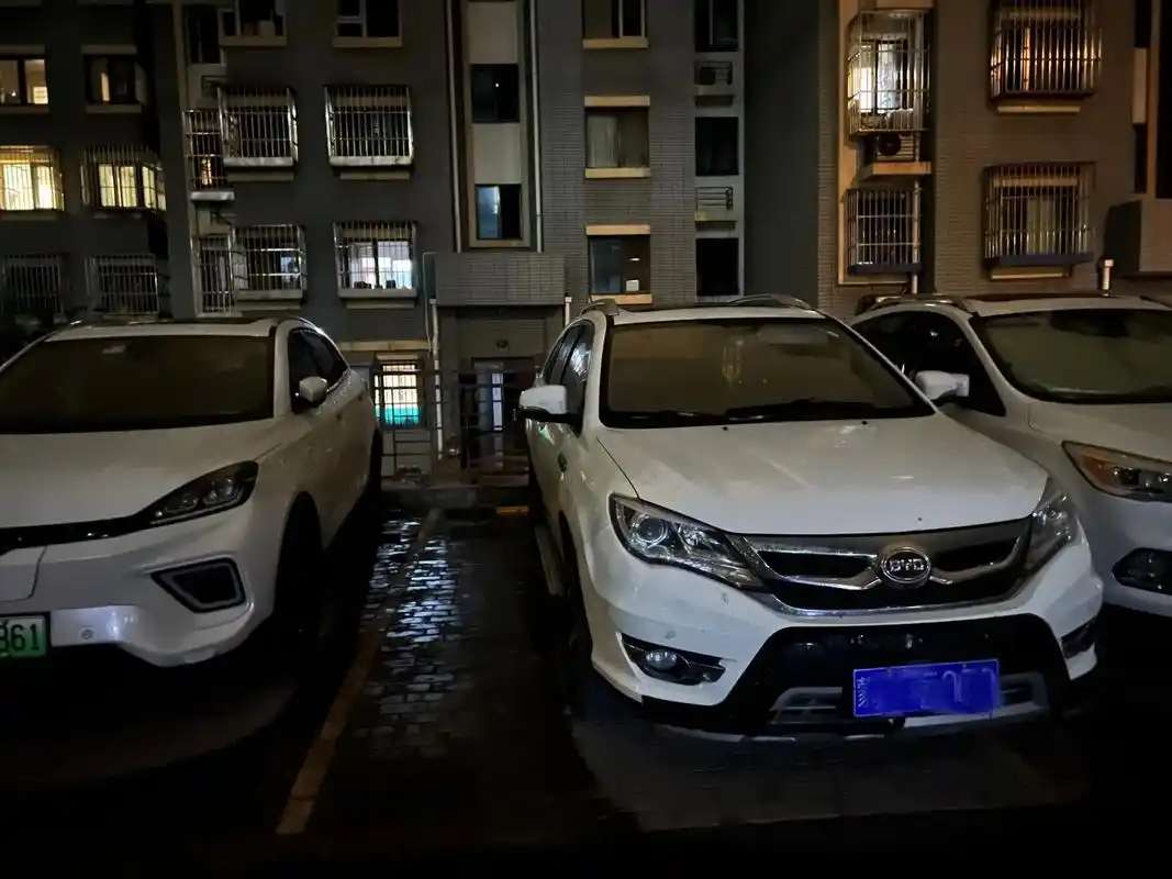 事情起因经过如下:昨天晚上开车回家 - 抖音