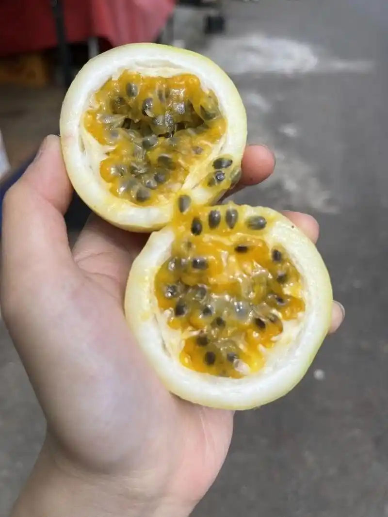 黄金百香果的功效与作用 黄金百香果的别名鸡蛋果,营养非常的丰富