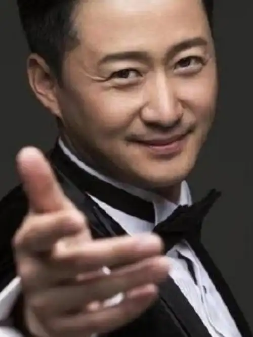 井柏然撞脸吴京表情包##井柏然cos吴京