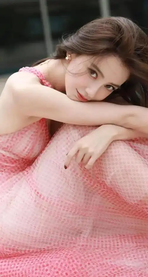 青春靓丽的杨颖美艳动人端庄大方的写真照