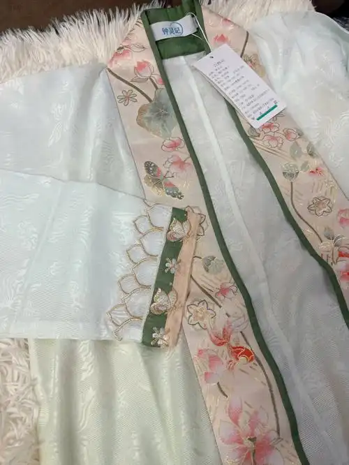 钟灵记晚归舟夏天荷花元素的清新感