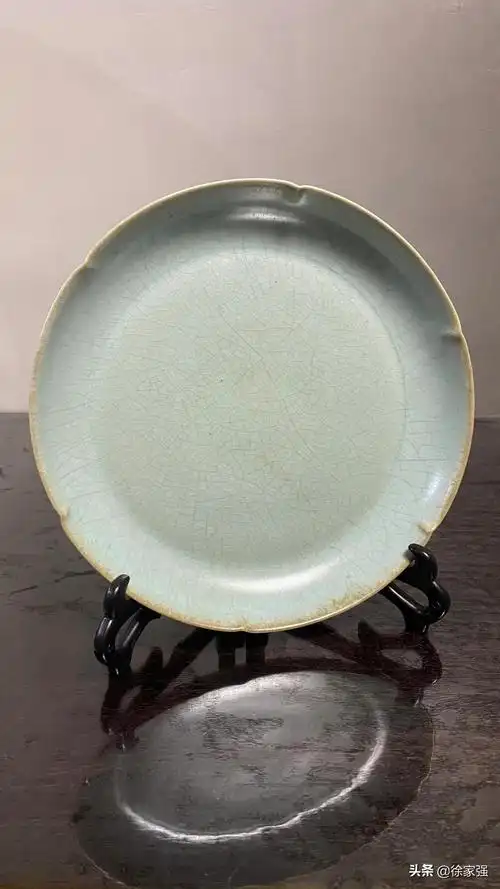 北宋官汝窑笔洗鉴赏～罕见宝物,大开门的东西才有收藏价值