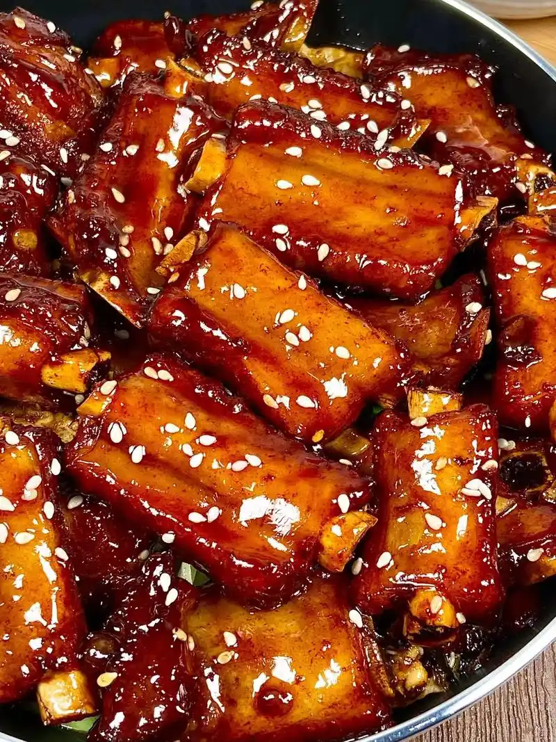 糖醋排骨,一口脱骨.酱汁:一勺醋,两勺白糖,一勺生抽,一勺老 - 抖音