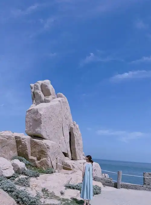 此篇景点:佛手石就在我们选的夕岛民宿后面非常近,步行五六分钟足矣