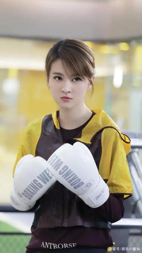 《小风暴之时间的玫瑰》乔欣打扮好清纯,聪明又勇敢的金牌猎头!