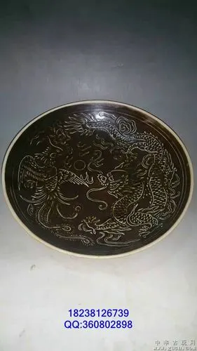 宋定窑黑釉刻花龙纹碗
