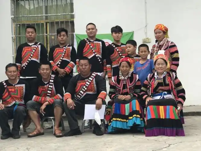 "曙光跳跃"队来到群英村的吉克家族了解到,这个家族由40多人组成,其中