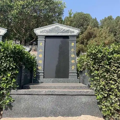 b2b-2820677419c6da50262阁楼式墓碑款式作者:b2b-2820677419c6da