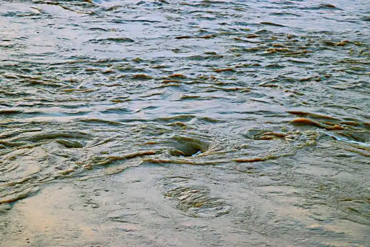 黄河漩涡,气势磅礴.