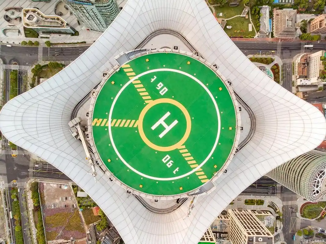 楼顶直升机停机坪,高层建筑的重要配备 楼顶直升机停机坪是一种建在