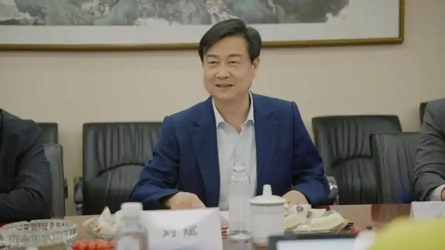 全景医学集团董事长杨环球,总裁居培明,董事会秘书兼财务总监邢洋