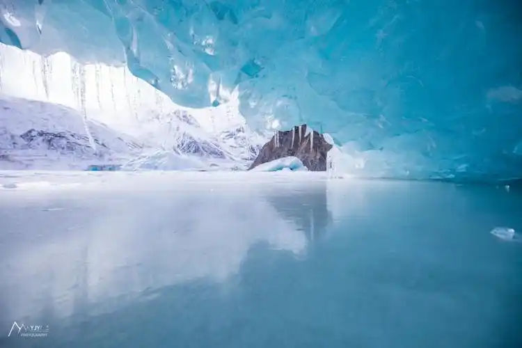 来古冰川的蓝冰应该是最安静的一滴泪
