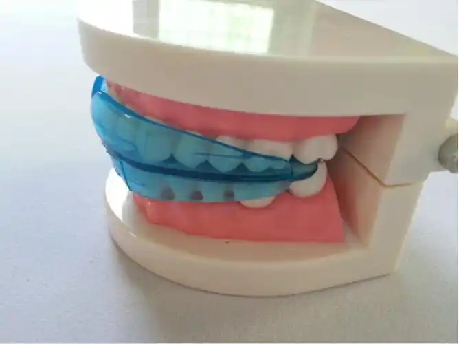 嘟嘟美倍尔牙套牙齿矫正器隐形矫正牙套矫正龅牙保持器蓝色牙齿矫正器