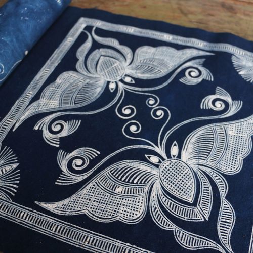 batik蜡染贵州黔东南手工艺画蜡蓝染印花布方巾手帕苗族蜡染