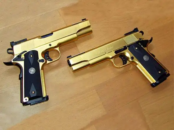 能杀人的艺术品——黄金枪[16p]