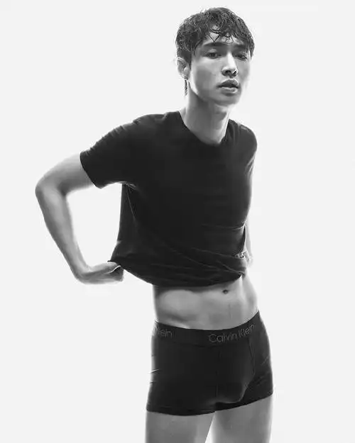 张艺兴大尺度内裤照全套这腹肌太上头了
