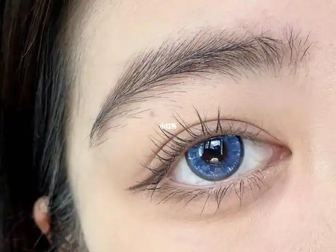 蓝色美瞳_美瞳_日系_高光_夏天去哪玩_琉璃_美妆_彩妆