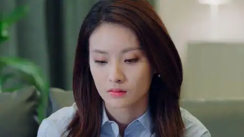 《国民老公2》第十集01:乔安好在瑾年有事出去之后喝了一整瓶红酒