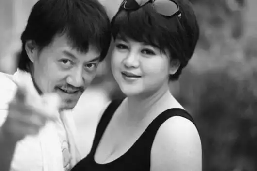 雪村俞晴为新片卧龙岗拍摄恩爱主题大片