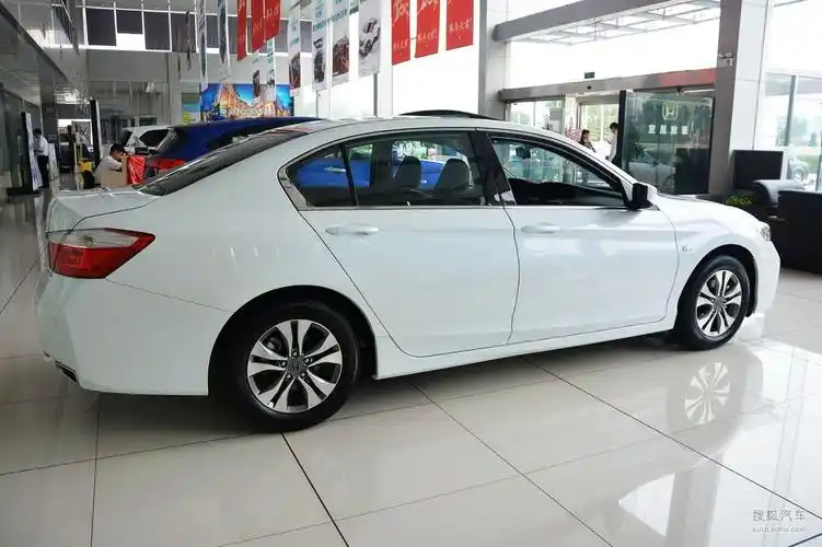 【 本田雅阁高清图片】_珍珠白_外观_搜狐汽车网