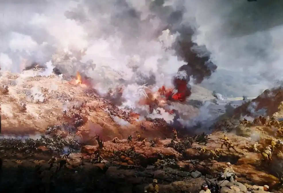 上甘岭战役惨烈,山头削低2米,送苹果立二等功