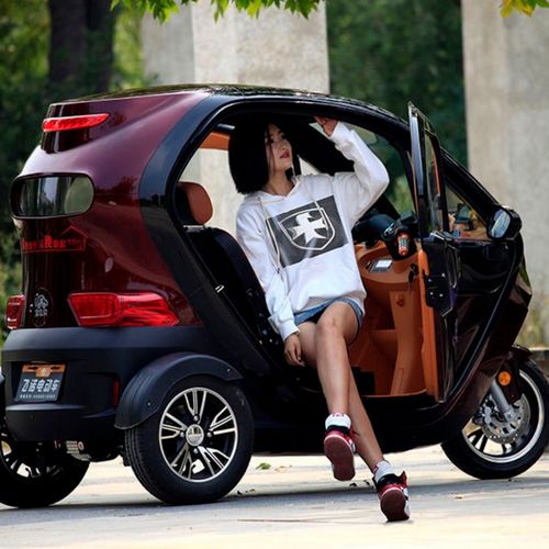 飞诺豪华时尚款封闭式快速电动三轮车城市电瓶带棚代步摩托车