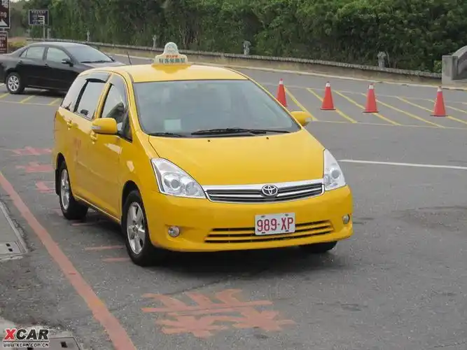发现一种与毕加索神似的出租车,尤其是大灯神似,不知是疯田啥车