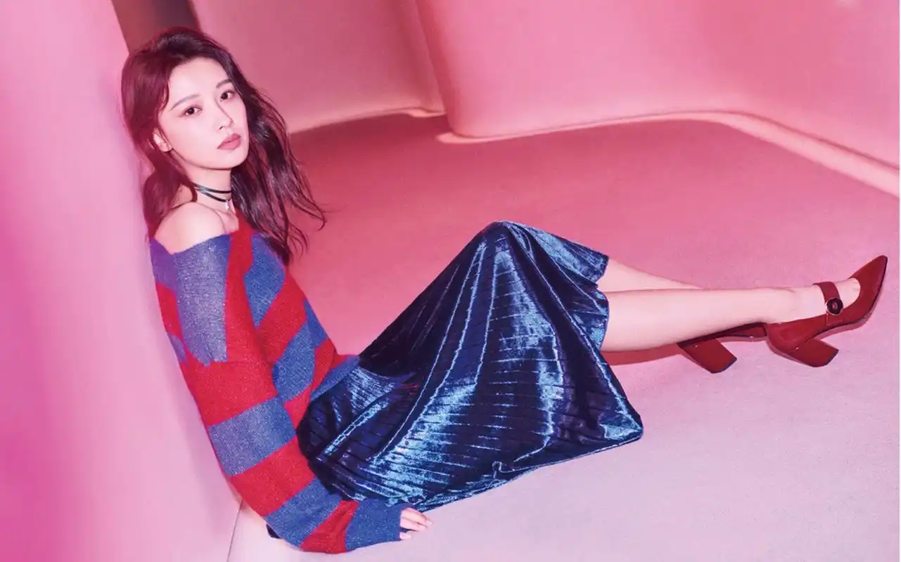 孙怡俏皮少女风高清桌面壁纸