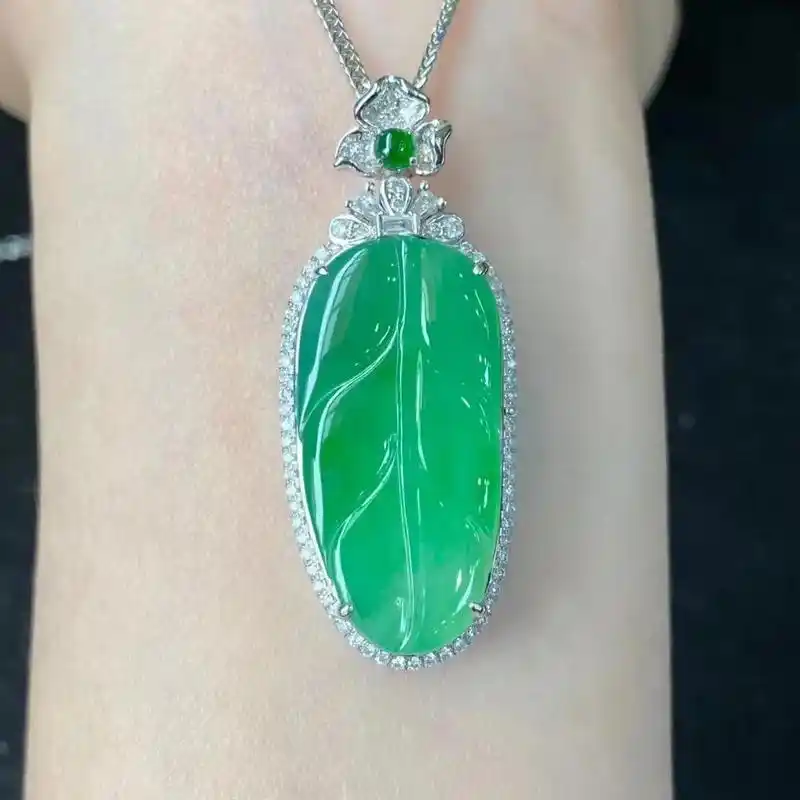 1480018k白金镶嵌树叶吊坠